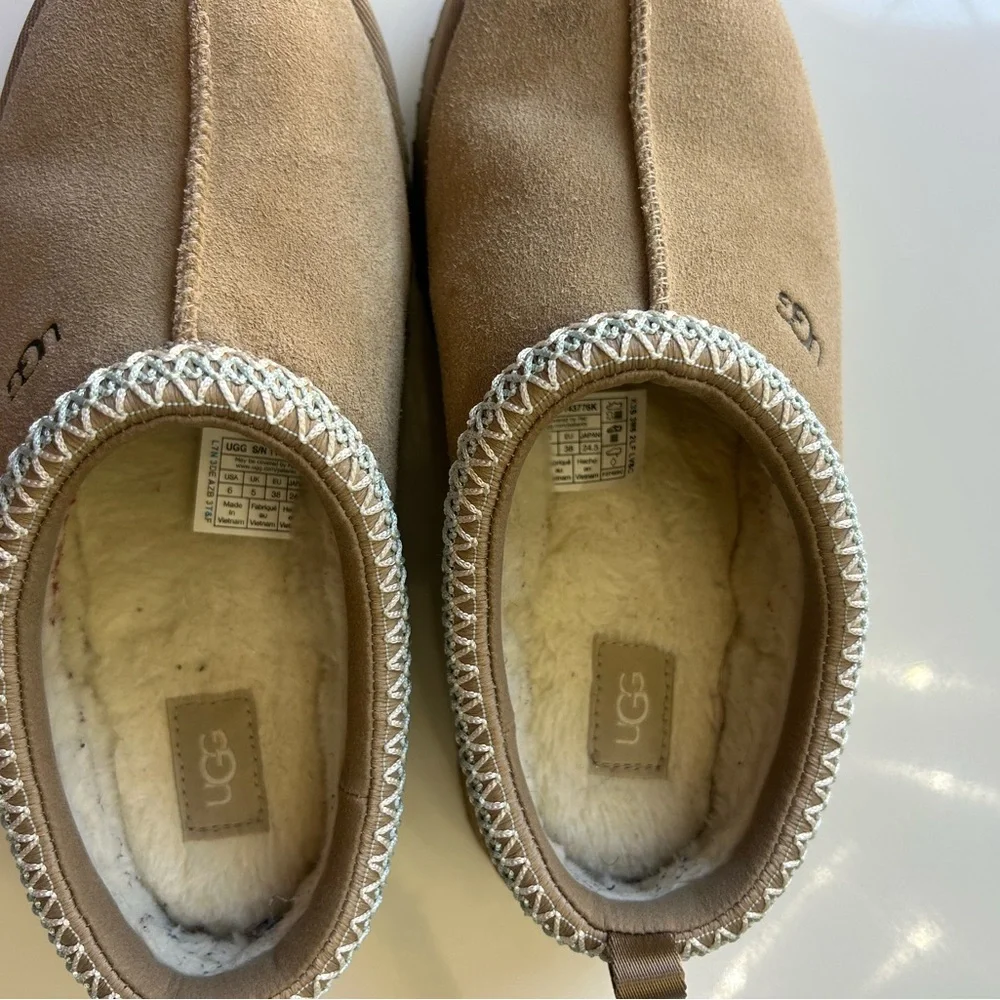 UGG Kids Slip-On Shearling Lined Slippers in Chestnut/Tan kids 6 women’s 7